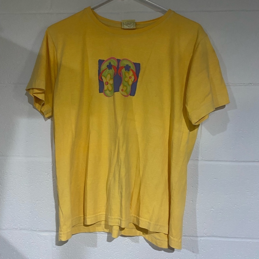 Graphic tee medium